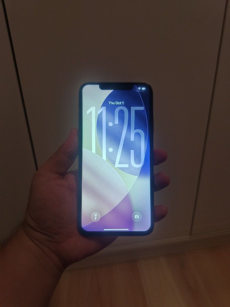 Iphone 11 promax 256gb (Category: iPhone 11 Series) located in Caloocan City. Submitted by giancarlo.clase (Listing ID 1465377897, Image 2). Description: Issues: 1. Face ID not working 2. Camera app not functioning well but responsive using other apps like Instagram and messenger.