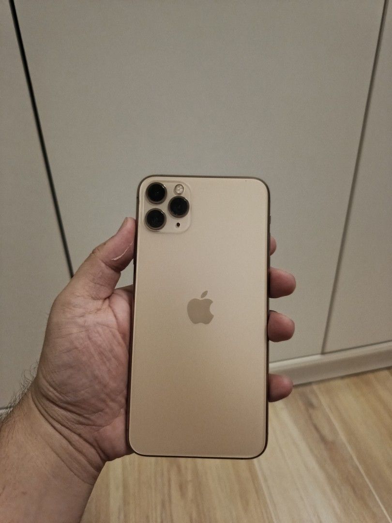 Iphone 11 promax 256gb (Category: iPhone 11 Series) located in Caloocan City. Submitted by giancarlo.clase (Listing ID 1465377897, Image 1). Description: Issues: 1. Face ID not working 2. Camera app not functioning well but responsive using other apps like Instagram and messenger.