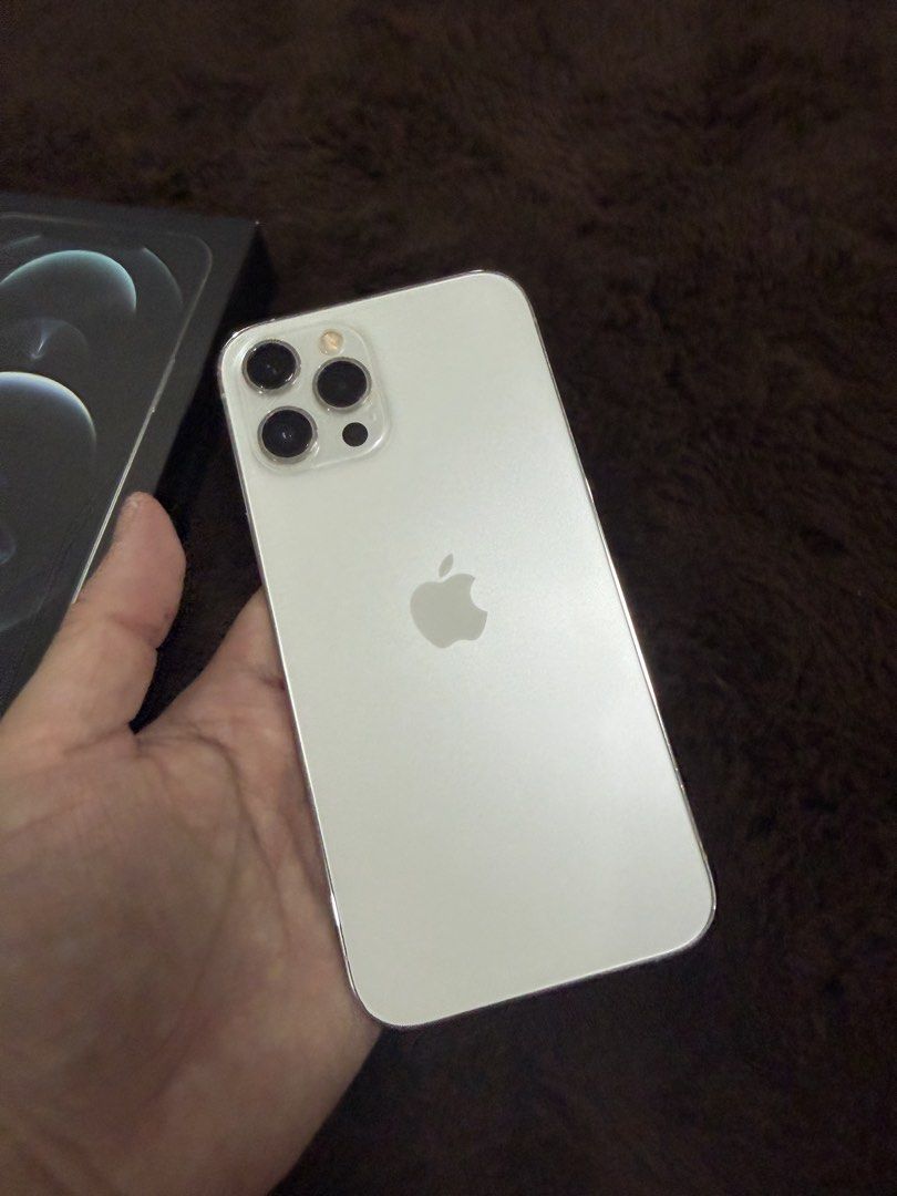 Iphone 12 pro max 128gb (Category: iPhone 12 Series) located in Quezon City. Submitted by chanpongli (Listing ID 1465192890, Image 2). Description: For sale Iphone 12 pro max Silver 128gb Same imei box & unit (US) variant 76% batt health Box cord & unit only ₱ 10,000 Issues Hindi na gumagana back cam May dot na black sa screen sa may batt icon check nalang sa picture Hindi na din gumagana true tone & signal Never pa pinaayos or naopen ang unit. P