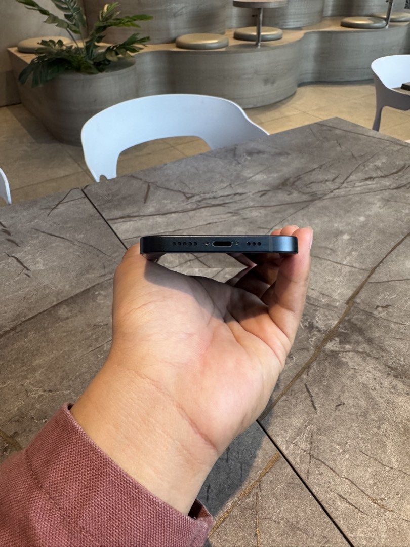 iPhone 13 (Category: iPhone 13 Series) located in Manila. Submitted by malgadgetzoneph (Listing ID 1465225128, Image 3). Description: 📱 FOR SALE | iPhone 13 128GB (Midnight) Upgrade to the latest iPhone with confidence. Device Details • Color: Midnight • Storage: 128GB • Battery Health: 96% • Expired Warranty • NTC Approved 🇵🇭 • No SIM Restriction • Good Condition • No History of Repair • Thoroughly inspected — check all you want before purcha