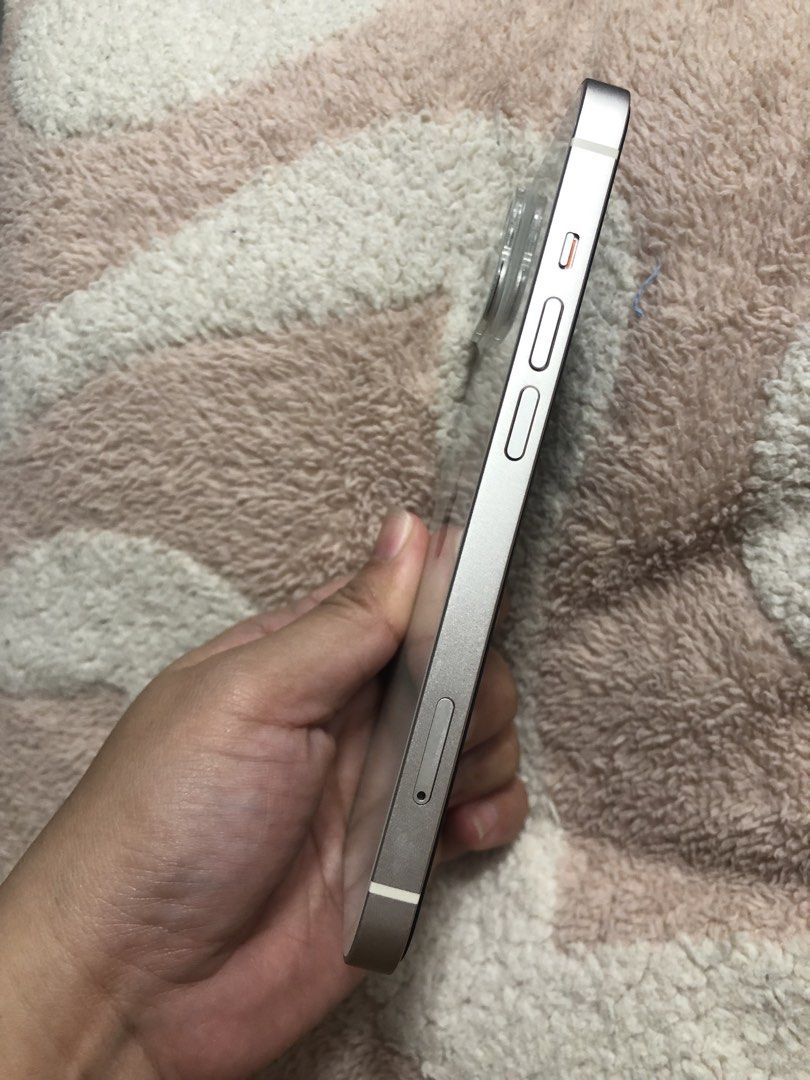 Iphone 13 (Category: iPhone 13 Series) located in Cavite. Submitted by Babylovess18 (Listing ID 1465265649, Image 2). Description: - Excellent overall condition as seen in photos -Well-maintained item ready to use - Fast shipping available nationwide Iphone 13 128gb - white color NO ISSUE .