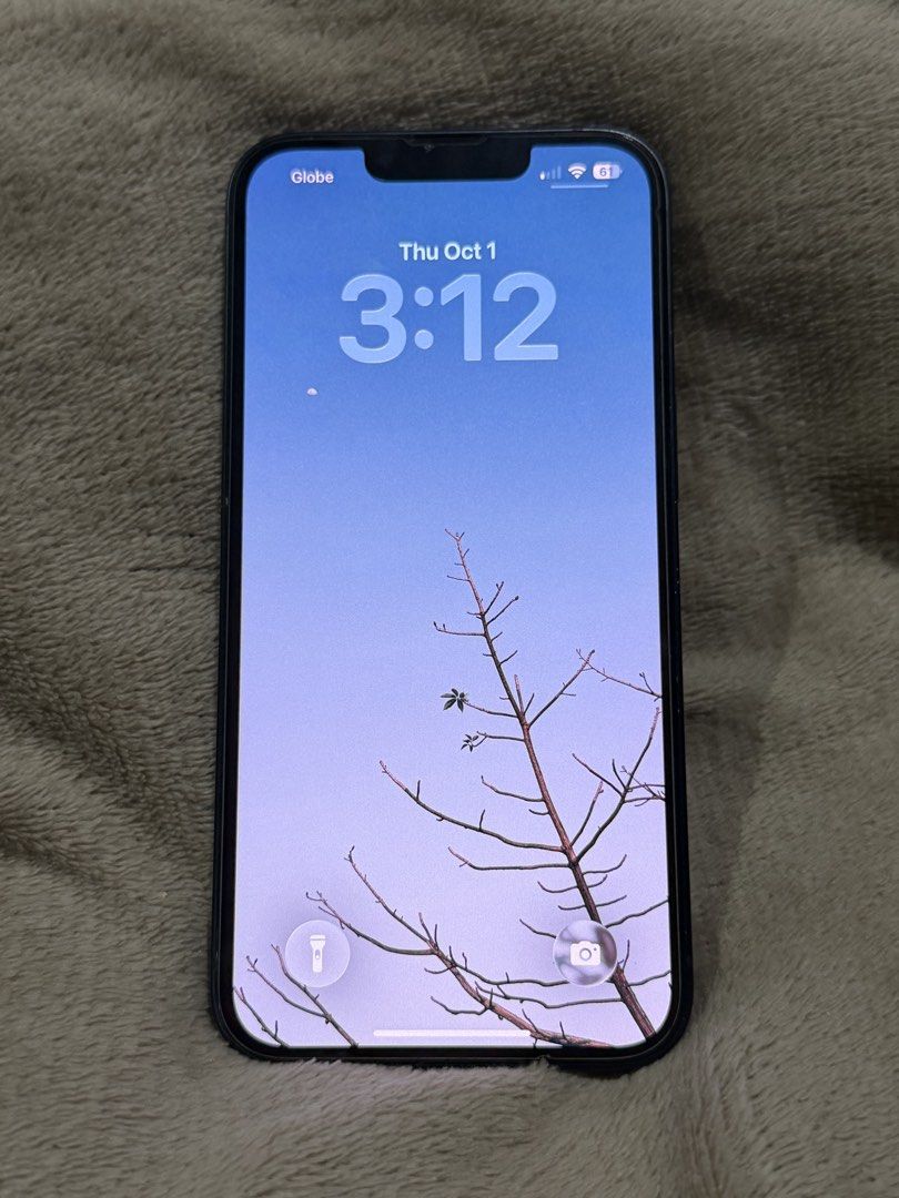 Iphone 13 - 256gb (Category: iPhone 13 Series) located in Navotas City. Submitted by fumiekomori (Listing ID 1465291976, Image 1). Description: Iphone 13 ⭐️BH: 86% ⭐️256gb •No History of Repair •No Sim Restriction •NTC Approved •No other Issues aside from paint chips RFS: This is an extra phone..