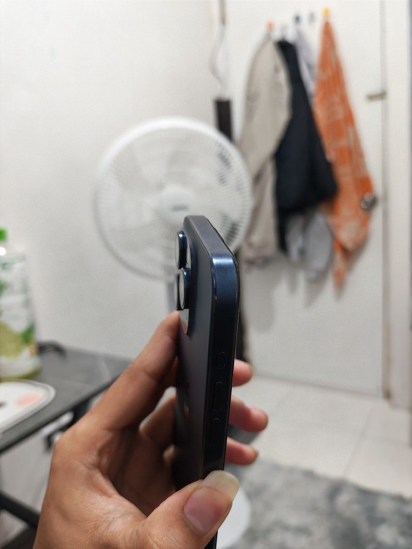 iPhone 15 Pro 128gb (Blue Titanium) (Category: iPhone 15 Series) located in Paranaque City. Submitted by jesieg (Listing ID 1465219450, Image 3). Description: For Sale 34k nego ng konti UNIT ONLY 85% Battery Health 128gb ZP/A Variant No repair history No sim restriction any sim pwede Freebies cases branded yung iba No issue sa performance makinis pa Konting dents lang sa corner ng phone dahil sa hard plastic na case RFS: Extra phone Parañaque Are