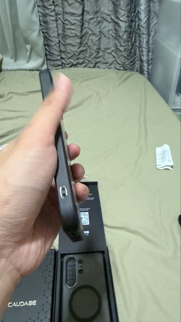 Iphone 16e 17e spigen case (Category: Cases & Sleeves) located in Pasig City. Submitted by bagaholic84 (Listing ID 1465293705, Image 3). Description: Good as new With original packaging.