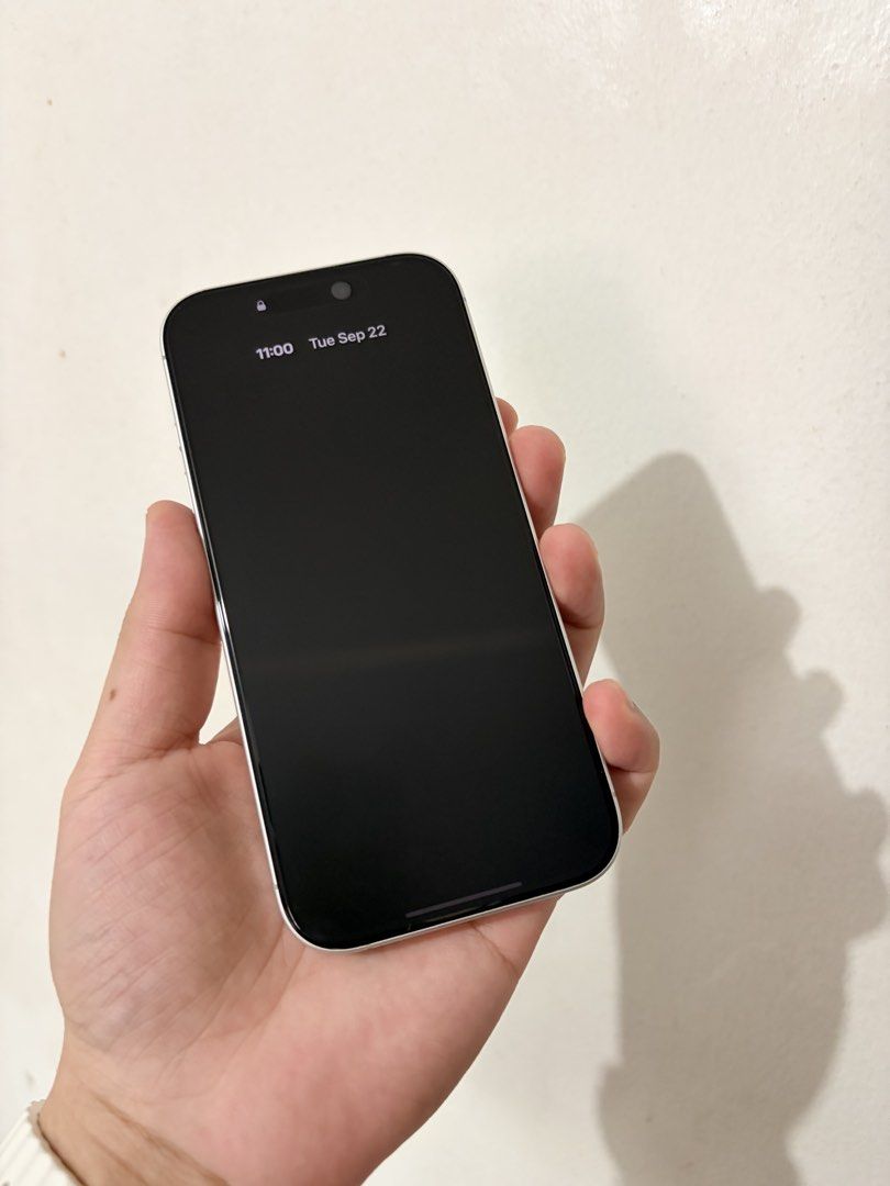 iPhone 17 256GB (Category: iPhone 17 Series) located in Manila. Submitted by cosmichawk.c76ede (Listing ID 1465305724, Image 2). Description: FOR SALE ONLY.