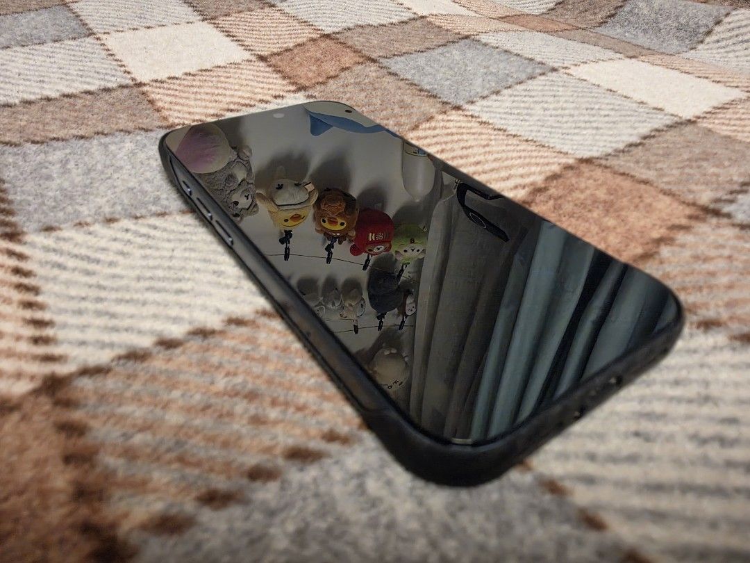 iPhone 17 Pro 512GB （分類：iPhone 17 Series）位於 Hong Kong。 由 silent_clarek. 提交（商品編號 1465286898，圖片 1）。簡介： iPhone 17 Pro 512GB 電池健康度99% 沒有保養 機身無花痕無刮傷，良好狀態 長期使用Mon貼、鏡頭保護殼、Type-C防塵塞、喇叭防塵網及手機殼，因為表現狀況十分良好，使用及功能完全正常，已使用HODA藍寶石防偷竊Mon貼 圖中為Aulumu芳綸纖維機殼會一併送出 注意：交易時不會撕下Mon貼檢查，介意者請勿出價。