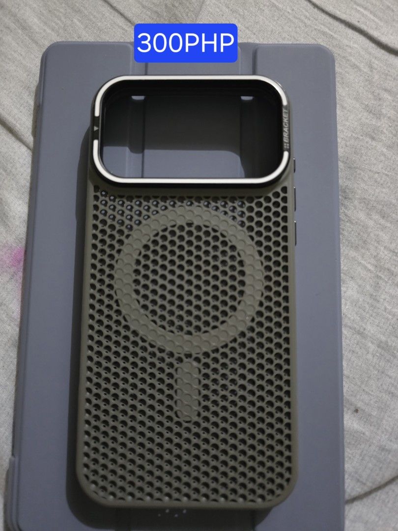 IPHONE 17 PRO MAX CASES (Category: Cases & Sleeves) located in Mandaluyong City. Submitted by cammay00 (Listing ID 1465214250, Image 2). Description: BARELY USED IPHONE 17 PRO MAX CASES.
