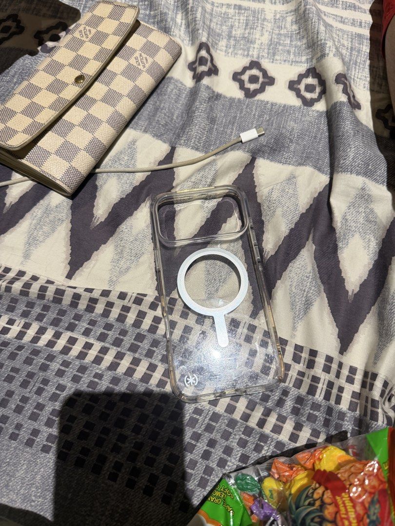 Iphone 17 Pro Max Speck Clear Case (Category: Cases & Sleeves) located in Valenzuela. Submitted by angelawhat (Listing ID 1465327302, Image 1). Description: .