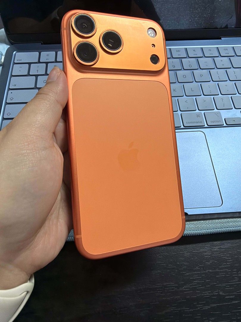 iPhone 17 Promax 256 (Category: iPhone 17 Series) located in Makati City. Submitted by doskill081998 (Listing ID 1465220082, Image 2). Description: FIX ONLY 62500 UNIT CASE ONLY 98BATTERY HEALTH 190CC MAKINIS PO WALANG DENTS AND BUMPS LOCATION BINANGONAN RIZAL.