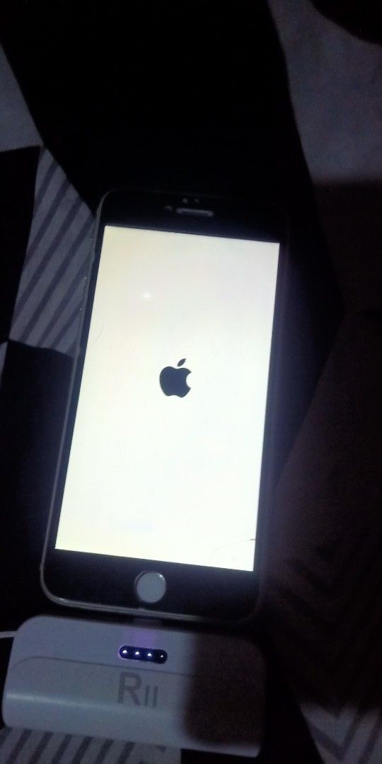 iPhone 6 Plus defective for parts only (Category: iPhone 6 Series) located in Dasmarinas. Submitted by kyan_collections (Listing ID 1465246673, Image 3). Description: 64 gb po ang storage ₱450 nalang rush issues: icloud lock home button not working volume buttons not working .