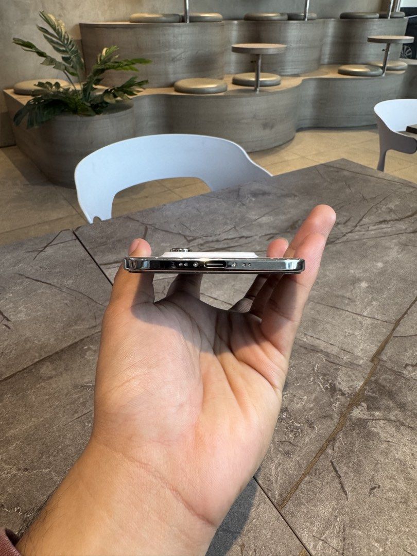 iPhone Air (Category: iPhone 17 Series) located in Manila. Submitted by malgadgetzoneph (Listing ID 1465227110, Image 3). Description: 📱 FOR SALE | iPhone Air 256GB (Silver/White) Upgrade to the latest iPhone with confidence. Device Details • Color: Silver/White • Storage: 256GB • Battery Health: 100% • Under Warranty • NTC Approved 🇵🇭 • Cycle Count: 10 • No SIM Restriction • Good Condition • No History of Repair • Thoroughly inspected — check