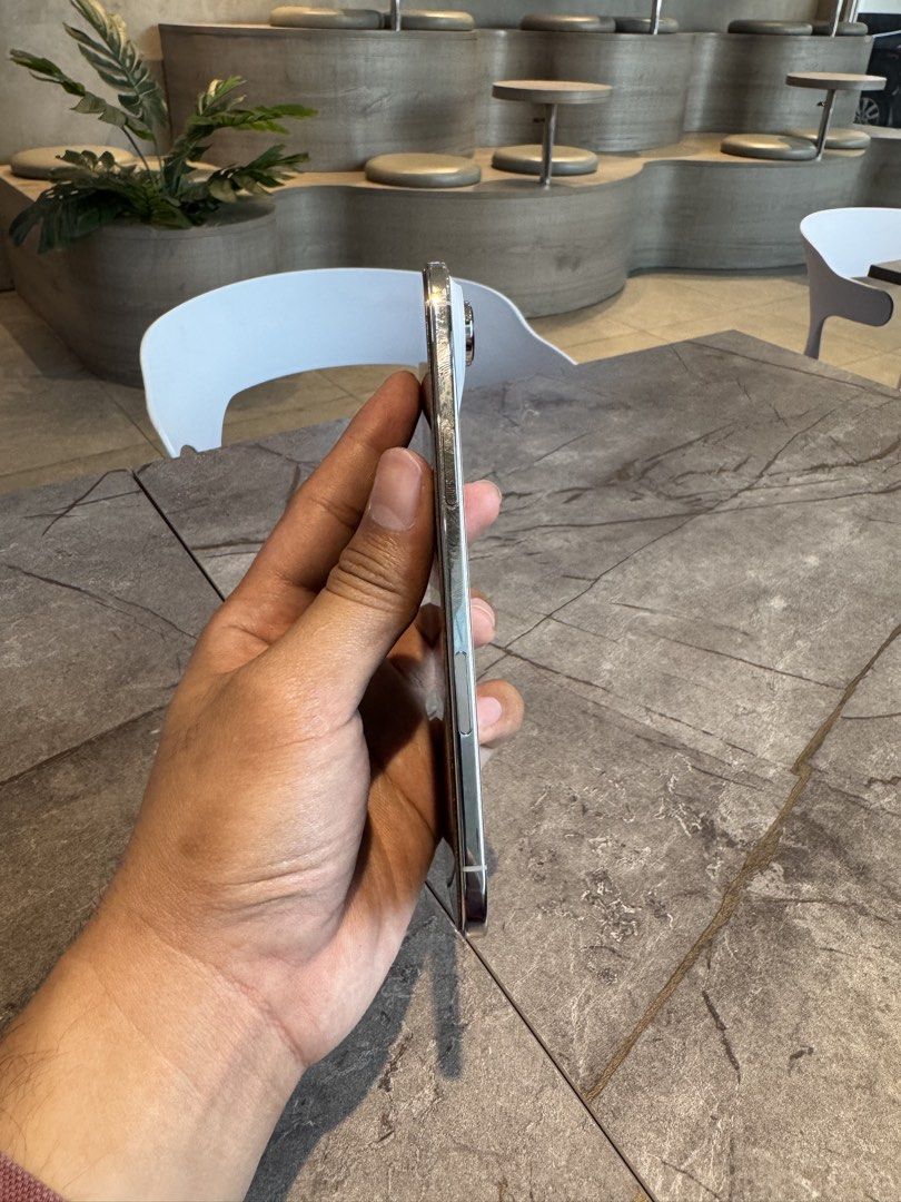 iPhone Air (Category: iPhone 17 Series) located in Manila. Submitted by malgadgetzoneph (Listing ID 1465227110, Image 2). Description: 📱 FOR SALE | iPhone Air 256GB (Silver/White) Upgrade to the latest iPhone with confidence. Device Details • Color: Silver/White • Storage: 256GB • Battery Health: 100% • Under Warranty • NTC Approved 🇵🇭 • Cycle Count: 10 • No SIM Restriction • Good Condition • No History of Repair • Thoroughly inspected — check