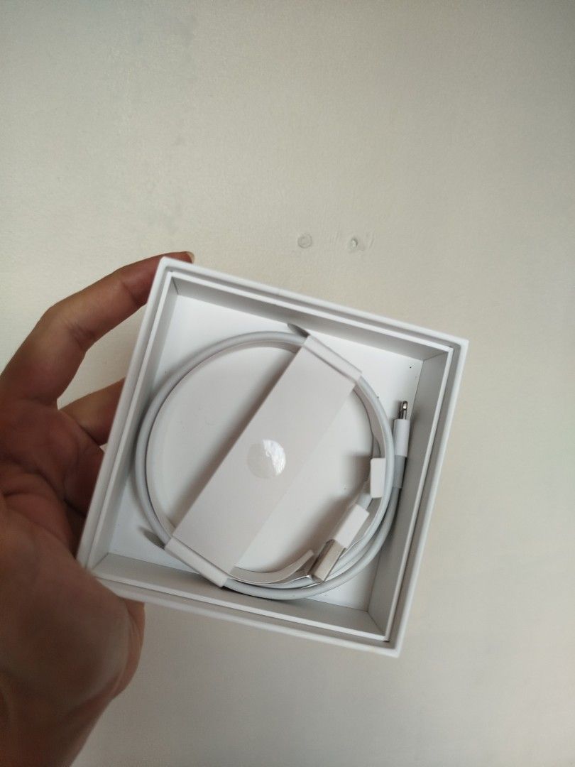 Iphone lightning charger original 🔥 (Category: Chargers & Cables) located in Naga. Submitted by jea1991 (Listing ID 1465322856, Image 2). Description: .