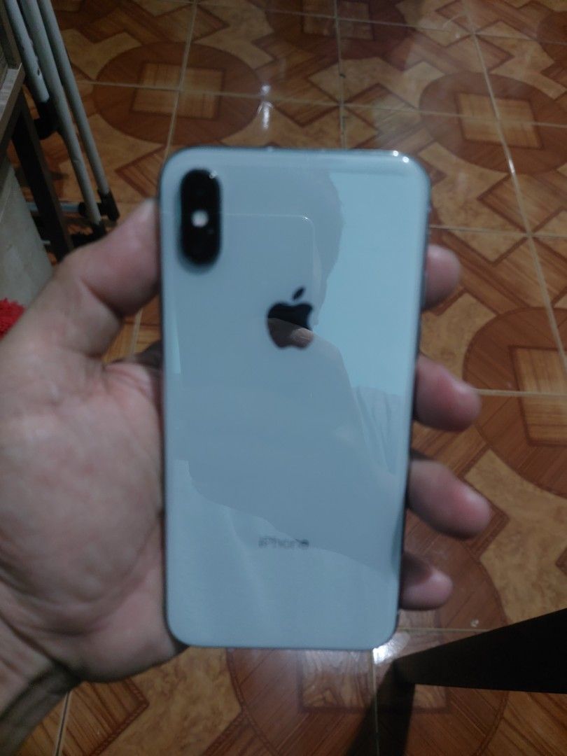 Iphone X 256gb (Category: iPhone X Series) located in Las Pinas. Submitted by bornz (Listing ID 1465186151, Image 3). Description: - Model: Apple iPhone X - Storage: 256GB - Color: White - Battery Health: 100% - Condition: Working well, - Transaction: Meetups only.