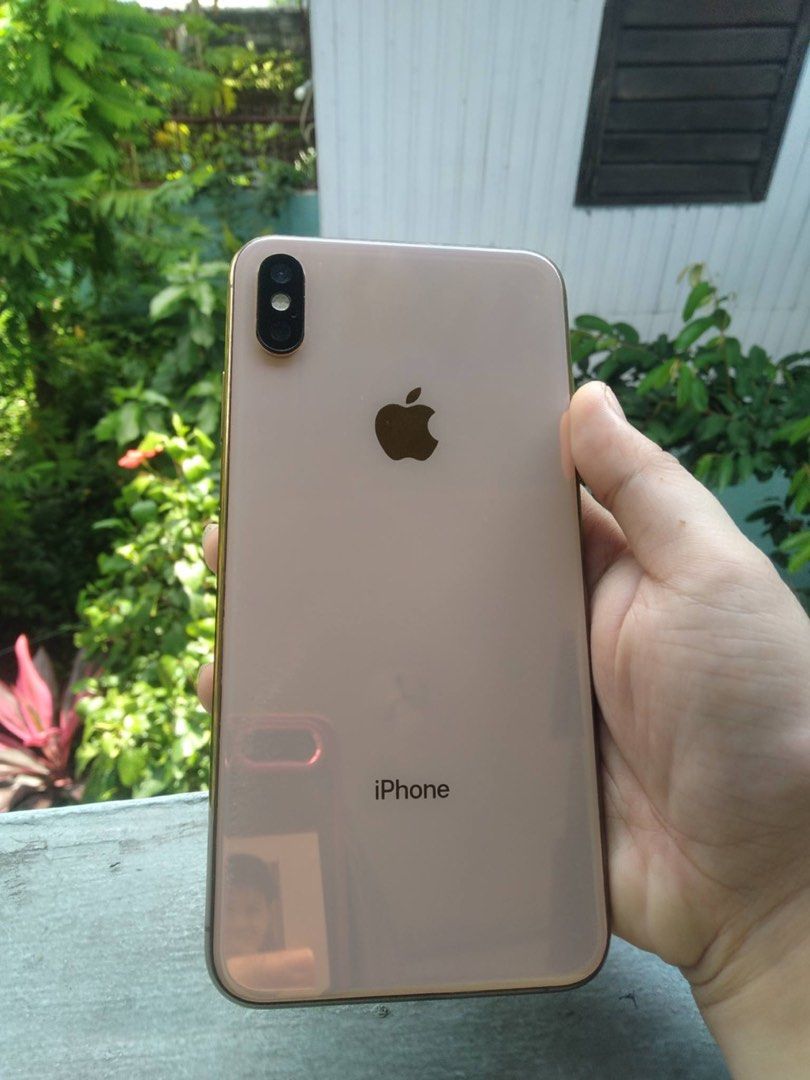 Iphone Xs Max (Category: iPhone X Series) located in Pasig City. Submitted by juliewong09 (Listing ID 1465188647, Image 2). Description: Rush!! Iphone Xs Max 64gb Batt health: 100% No icloud issue, No sim restriction Issue: No face id, replaced battery Loc. Pasig.