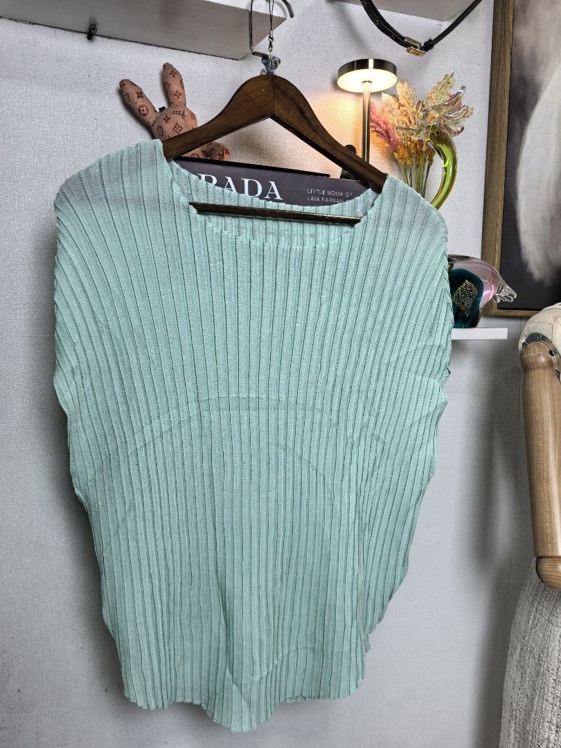 Issey miyake (Category: Luxury Apparel) located in Baguio. Submitted by ashzachary (Listing ID 1465306586, Image 3). Description: Issey miyake Condition :Excellent condition Color rate 10/10 Size : Medium Inches:W/L No issues No flaws Super ganda sa personal Pm. More details Good quality Plsss 📌No Bogus 📌No return MOP What you see is what you get PALAWAN, CEBUNA GCASH AND BDO Reminder😊 We're selling thrifted clothes so please manage you expect