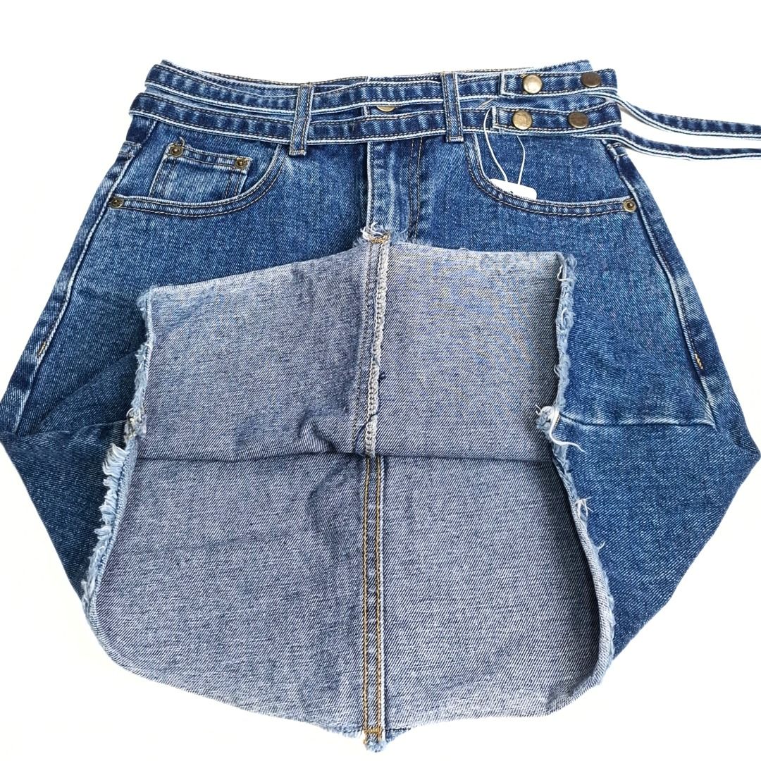 iSTYLE STUDIO skirt (Category: Skirts) located in Baguio. Submitted by a.ugustt (Listing ID 1465263560, Image 3). Description: 25-26 | L: 16.5" hard denim | blue not stretchable | high-waisted.