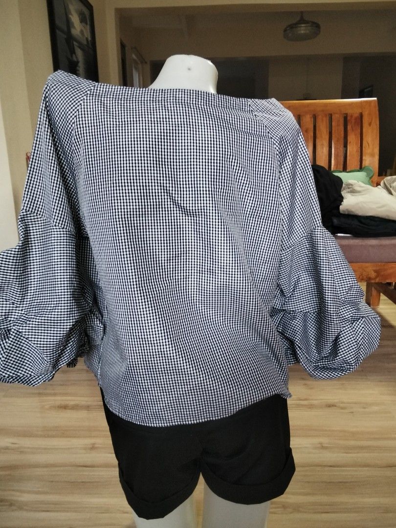 Izabel gingham blouse 3/4 balloon sleeve (Category: Blouses) located in Calasiao. Submitted by alluringvenus.thriftshop (Listing ID 1465256590, Image 2). Description: very good condition brand new never been used.
