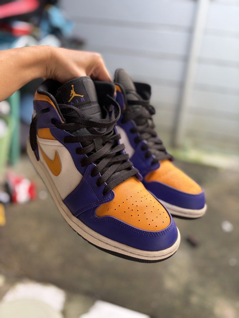 J1 Lakers (Category: Sneakers) located in San Isidro. Submitted by epictiger_e56216 (Listing ID 1465196859, Image 3). Description: Like new condition Twiced used Nego for surebuyer Rush!!!! Authentic bought for korea.