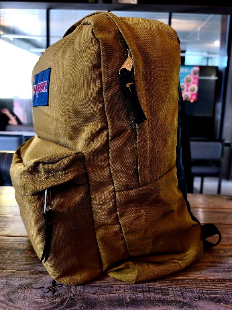 JANSPORT Superbreak (Category: Backpacks) located in Cebu City. Submitted by chrismark.cavan11 (Listing ID 1465290675, Image 2). Description: - JANSPORT Superbreak - 25L - Army Green - Color rate 9.8/10 - Excellent condition.