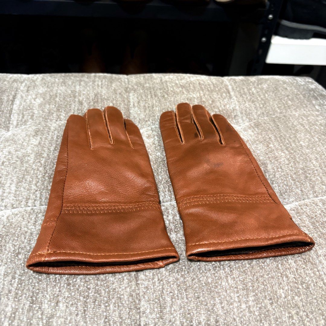 Japan Genuine Leather Gloves (Category: Gloves) located in Binangonan. Submitted by makoleksyon (Listing ID 1465212766, Image 2). Description: Excellent condition Like new No flaws Bought in Japan .