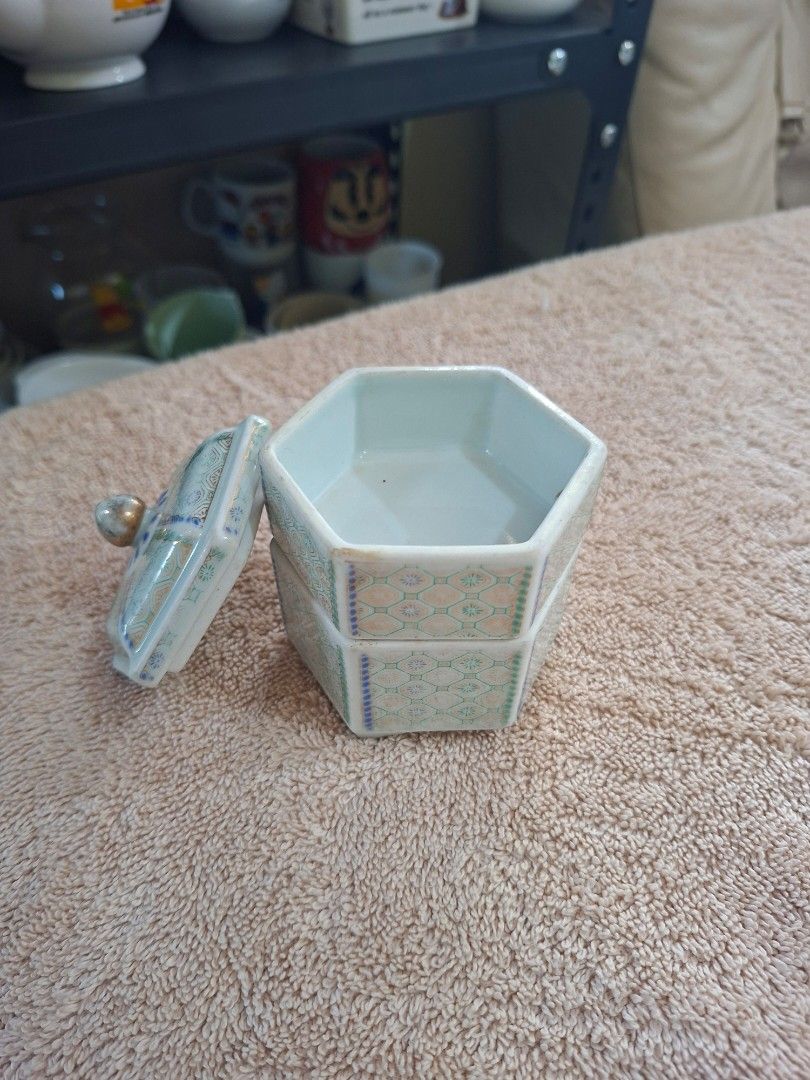Japanese Lidded Container (Category: Other Kitchenware & Tableware) located in Consolacion. Submitted by luxekerei (Listing ID 1465177221, Image 2). Description: .