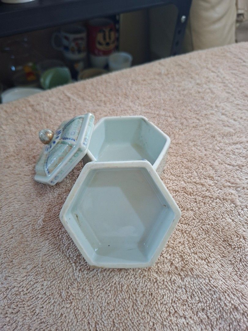 Japanese Lidded Container (Category: Other Kitchenware & Tableware) located in Consolacion. Submitted by luxekerei (Listing ID 1465177221, Image 3). Description: .