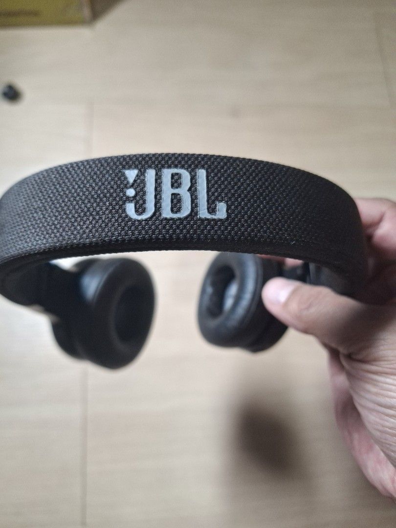 JBL E-Series Wireless On-Ear Headphones (Category: Headphones & Headsets) located in Baguio. Submitted by restyrille77846 (Listing ID 1465301036, Image 1). Description: - Brand: JBL E-Series Wireless On-Ear Headphones - Color: Classic Black with bold JBL branding - Comfort: Cushioned ear pads and lightweight fabric headband - Controls: Easy on-cup buttons for playback and power - Connectivity: Bluetooth with indicator light - Condition: Clean, we