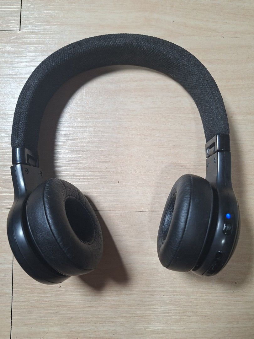 JBL E-Series Wireless On-Ear Headphones (Category: Headphones & Headsets) located in Baguio. Submitted by restyrille77846 (Listing ID 1465301036, Image 2). Description: - Brand: JBL E-Series Wireless On-Ear Headphones - Color: Classic Black with bold JBL branding - Comfort: Cushioned ear pads and lightweight fabric headband - Controls: Easy on-cup buttons for playback and power - Connectivity: Bluetooth with indicator light - Condition: Clean, we