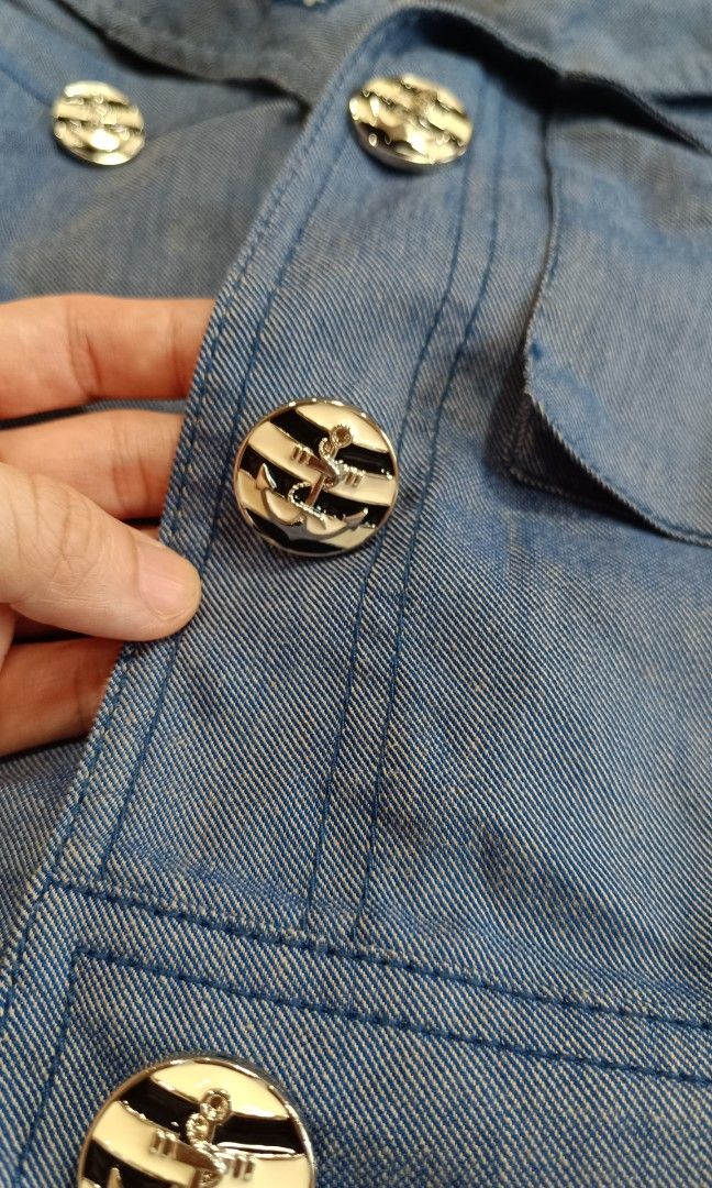 Jessi Soft denim jacket (Category: Coats, Jackets and Outerwear) located in Makati City. Submitted by jstreasuredfinds (Listing ID 1465208240, Image 3). Description: Washed and sanitized Best fit semi med-med.