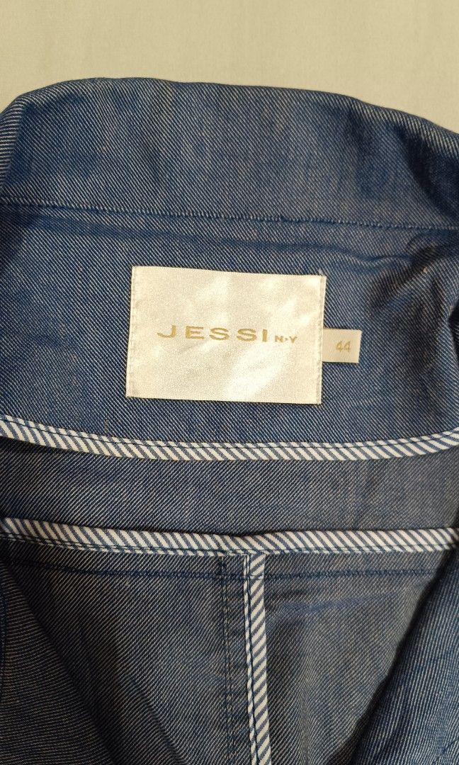 Jessi Soft denim jacket (Category: Coats, Jackets and Outerwear) located in Makati City. Submitted by jstreasuredfinds (Listing ID 1465208240, Image 2). Description: Washed and sanitized Best fit semi med-med.