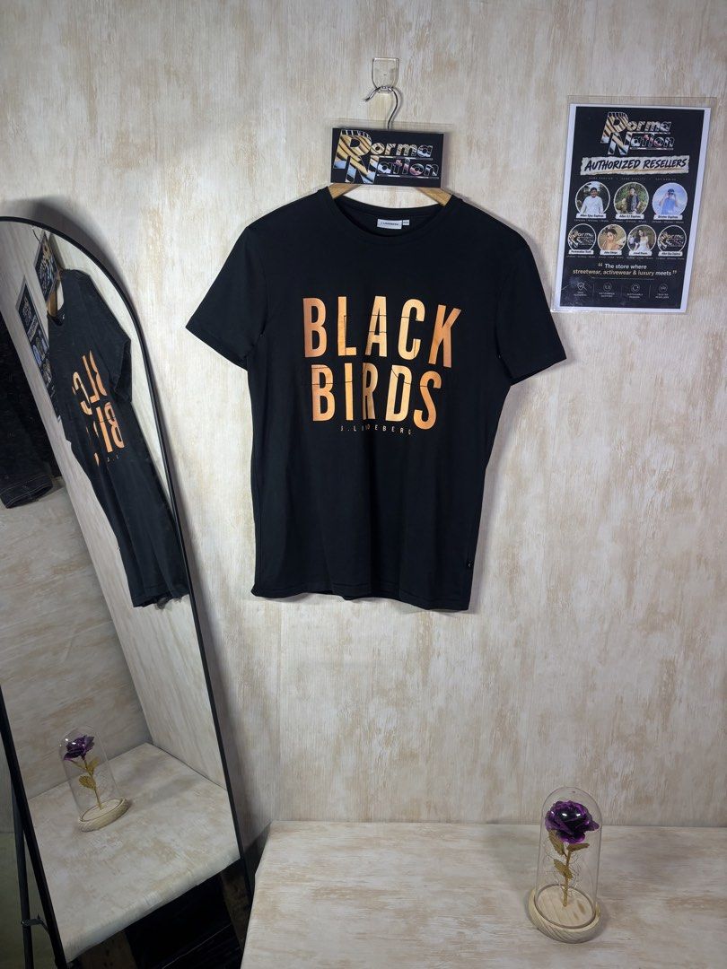 j.lindeberg BLACK BIRDS SHIRT (Category: Tshirts & Polo Shirts ) located in Cabuyao City. Submitted by pormanation-thrift-store (Listing ID 1465192488, Image 1). Description: J.LINDEBERG BLACK BIRDS SHIRT Condition: LIKE NEW Color rate: 10/10 (PWEDE SA MASELAN) Size: SMALL Dimes: 18.5”Wx25”L Issue: NONE❌ Price: 1200.