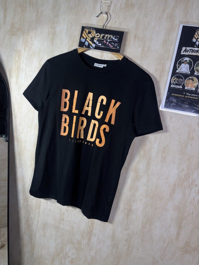 j.lindeberg BLACK BIRDS SHIRT (Category: Tshirts & Polo Shirts ) located in Cabuyao City. Submitted by pormanation-thrift-store (Listing ID 1465192488, Image 2). Description: J.LINDEBERG BLACK BIRDS SHIRT Condition: LIKE NEW Color rate: 10/10 (PWEDE SA MASELAN) Size: SMALL Dimes: 18.5”Wx25”L Issue: NONE❌ Price: 1200.