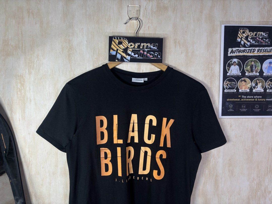 j.lindeberg BLACK BIRDS SHIRT (Category: Tshirts & Polo Shirts ) located in Cabuyao City. Submitted by pormanation-thrift-store (Listing ID 1465192488, Image 3). Description: J.LINDEBERG BLACK BIRDS SHIRT Condition: LIKE NEW Color rate: 10/10 (PWEDE SA MASELAN) Size: SMALL Dimes: 18.5”Wx25”L Issue: NONE❌ Price: 1200.