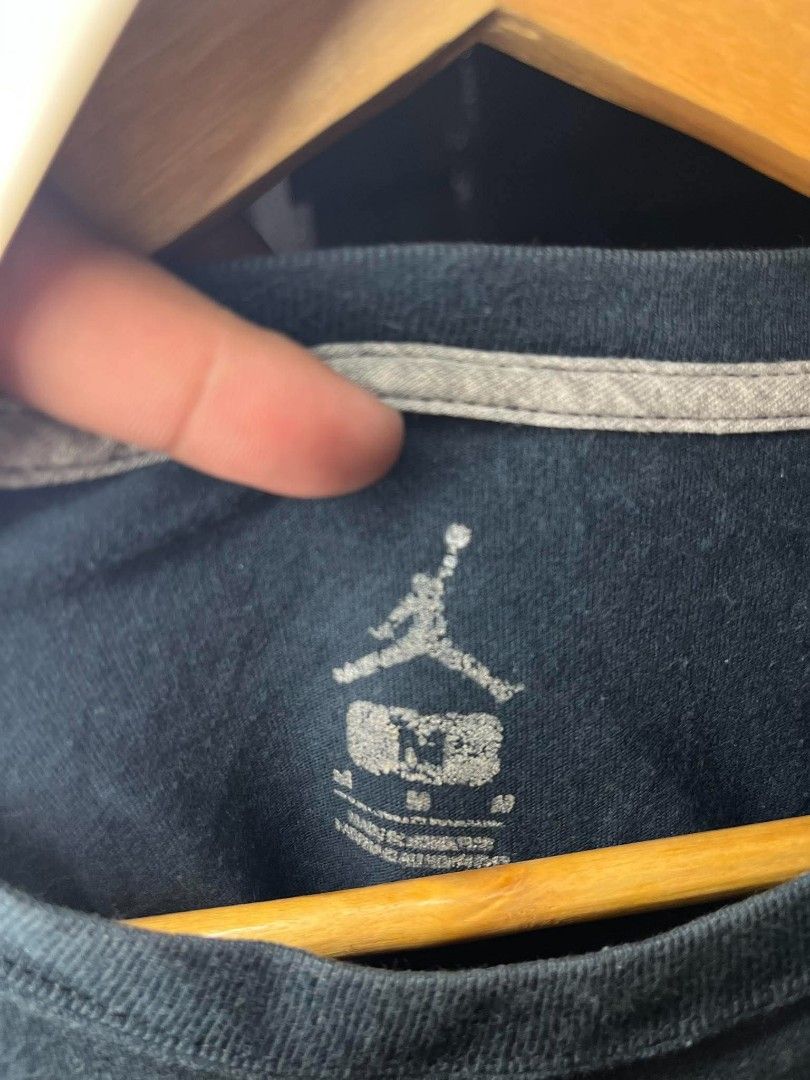 Jordan (Category: Tshirts & Polo Shirts ) located in Taguig. Submitted by bimbyanche19839 (Listing ID 1465374296, Image 3). Description: Jordan Size Large Width 22 Length 29 Color rate 9/10 Good Condition Complete Tags No flaws 🏷️ 300php plus ship 📍Taguig Loc.