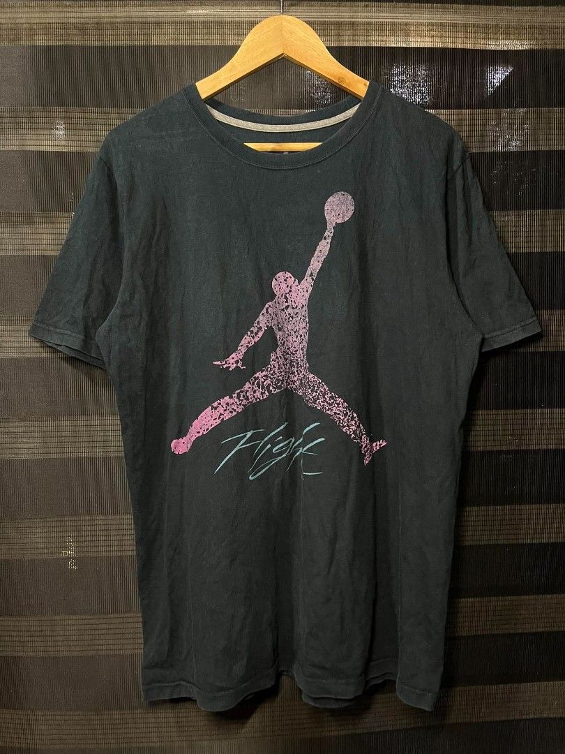 Jordan (Category: Tshirts & Polo Shirts ) located in Taguig. Submitted by bimbyanche19839 (Listing ID 1465374296, Image 1). Description: Jordan Size Large Width 22 Length 29 Color rate 9/10 Good Condition Complete Tags No flaws 🏷️ 300php plus ship 📍Taguig Loc.