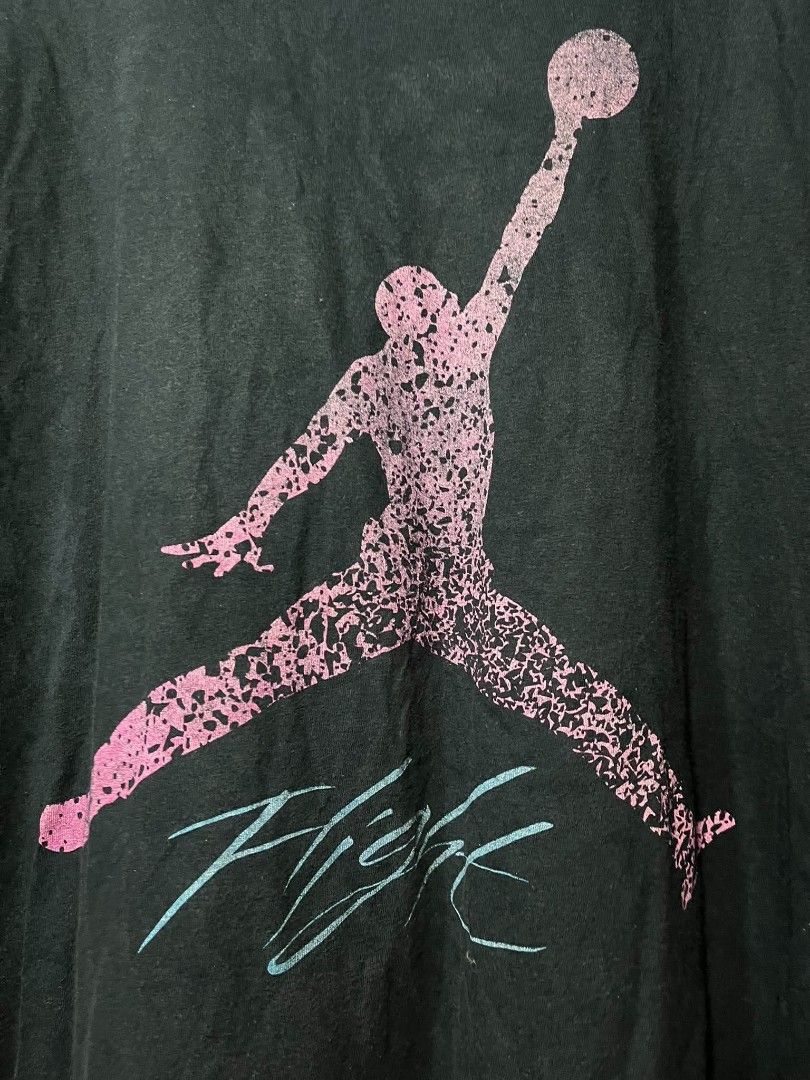 Jordan (Category: Tshirts & Polo Shirts ) located in Taguig. Submitted by bimbyanche19839 (Listing ID 1465374296, Image 2). Description: Jordan Size Large Width 22 Length 29 Color rate 9/10 Good Condition Complete Tags No flaws 🏷️ 300php plus ship 📍Taguig Loc.
