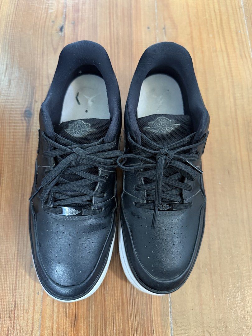 Jordan 1 Jester Low (Category: Sneakers) located in Baguio. Submitted by d_outhrifts_2600 (Listing ID 1465200286, Image 1). Description: Jordan 1 Jester Low Excellent Condition, naka anti crease nung ginagamit Size: 7.5 No box Rfs: ✈️.