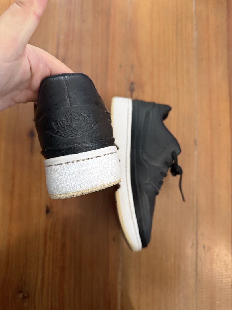 Jordan 1 Jester Low (Category: Sneakers) located in Baguio. Submitted by d_outhrifts_2600 (Listing ID 1465200286, Image 3). Description: Jordan 1 Jester Low Excellent Condition, naka anti crease nung ginagamit Size: 7.5 No box Rfs: ✈️.