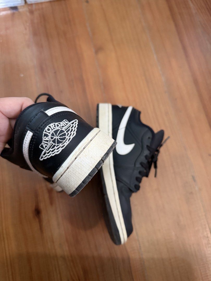 Jordan 1 low Black White(Womens) (Category: Sneakers) located in Baguio. Submitted by d_outhrifts_2600 (Listing ID 1465200612, Image 3). Description: Jordan 1 low Black White(Womens) Good Condition with flaws nasa pic need to reglue Size:7.5W No box OG bought sa singapore.