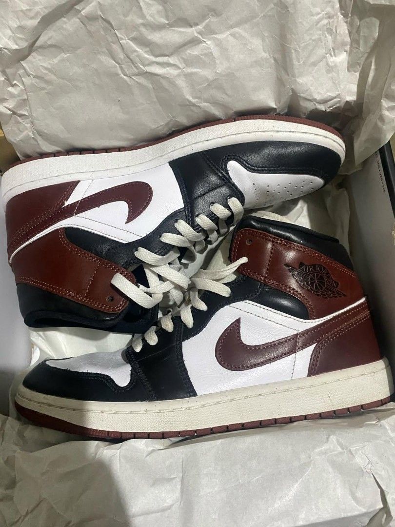 Jordan 1 Mid SE (Category: Sneakers & Footwear) located in San Pedro. Submitted by ali4hc (Listing ID 1465366561, Image 1). Description: Used once. With box..