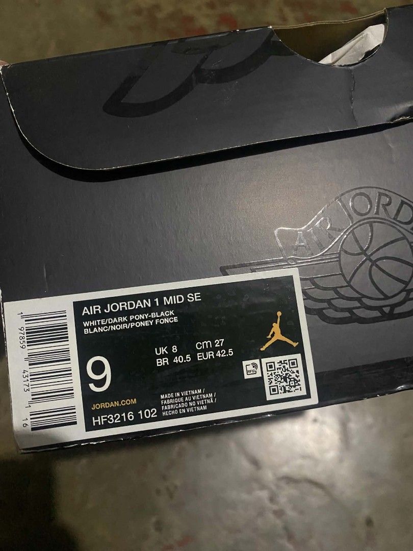 Jordan 1 Mid SE (Category: Sneakers & Footwear) located in San Pedro. Submitted by ali4hc (Listing ID 1465366561, Image 3). Description: Used once. With box..