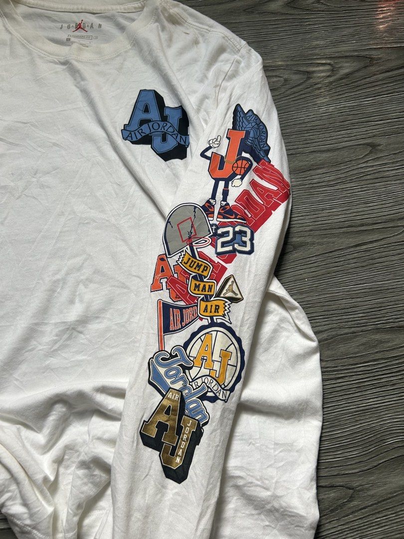 Jordan Varsity Longsleeve (Category: Tshirts & Polo Shirts ) located in Dasmarinas. Submitted by zn_upcldtrs (Listing ID 1465267412, Image 3). Description: Jordan Varsity Longsleeve - 21 W / 26 L - Excellent Condition - Need Wash.