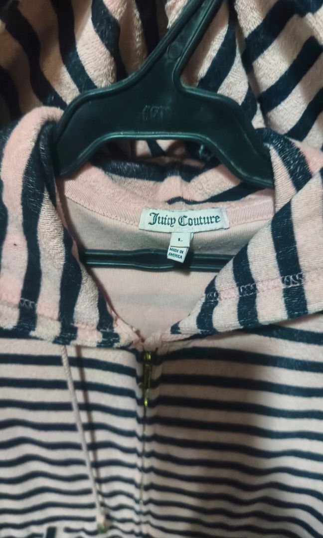 Juicy couture hoodie (Category: Coats, Jackets and Outerwear) located in Manila. Submitted by mackussil (Listing ID 1465301568, Image 2). Description: as new no issue.
