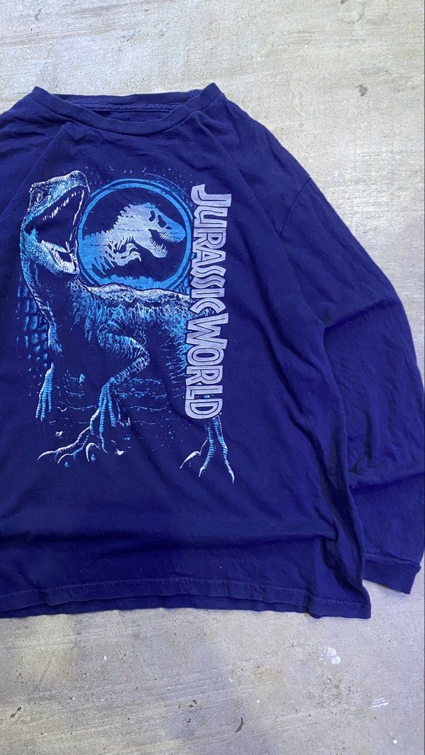 Jurassic Sweatshirt (Category: Tshirts & Polo Shirts ) located in Cavite. Submitted by thriftelsewear (Listing ID 1465215498, Image 3). Description: Jurassic Sweatshirt XL on tag 20” length 25” width good condi ₱350 +sf.