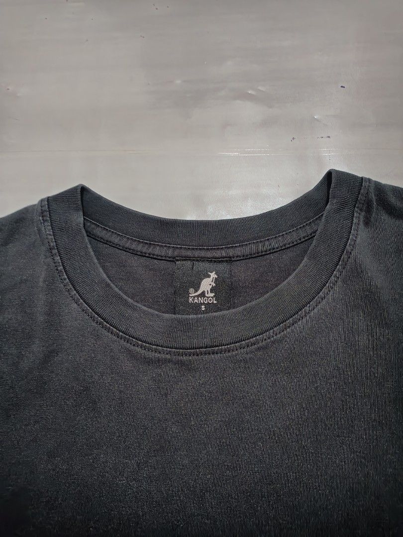 Kangol Small Logo Black Tee (Category: Tshirts & Polo Shirts ) located in Lapu Lapu. Submitted by rebuild.arkives (Listing ID 1465345000, Image 2). Description: Kangol Small Logo Black Tee ‎ ‎📏 Size Guide (Inches): ‎Length: 26 ‎Width: 19.5 ‎ ‎Color: 10/10 ‎Condition: 10/10 ‎Issue: None ‎📝 Heads up: ‎• This is a thrift item so please manage your expectations. ‎• Color may slightly differ due to lighting. ‎• Washed and ready to wear. ‎• Shipping 