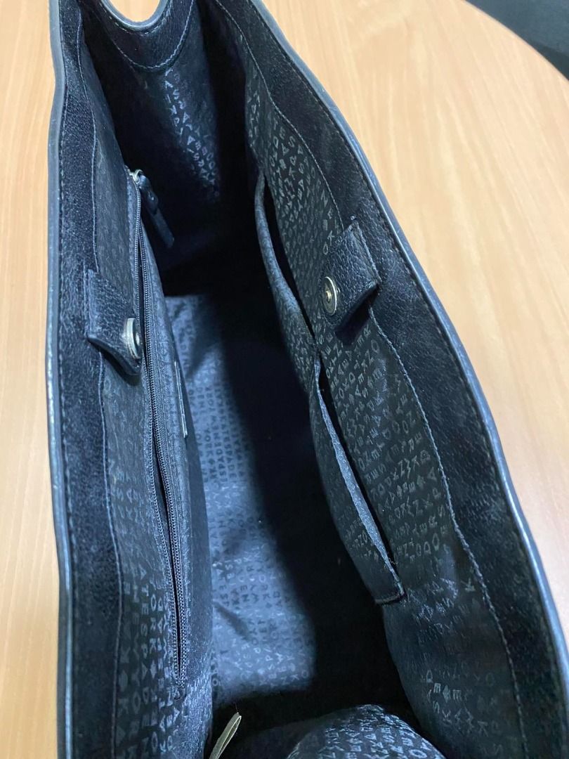 Kate Spade black leather tote handbag (Category: Tote Bags) located in Pasig City. Submitted by dianads1129 (Listing ID 1465248451, Image 3). Description: -FOR SALE: Authentic Kate Spade Grove Street Caley Satchel Bag 🖤✨ Color: Black with Gold-Tone Hardware PRODUCT DETAILS: • Material: Durable boarskin-embossed cowhide leather • Color: Classic Black (madaling ibagay sa kahit anong kulay ng damit) • Hardware: Gold-tone hardware accents at Kate Sp