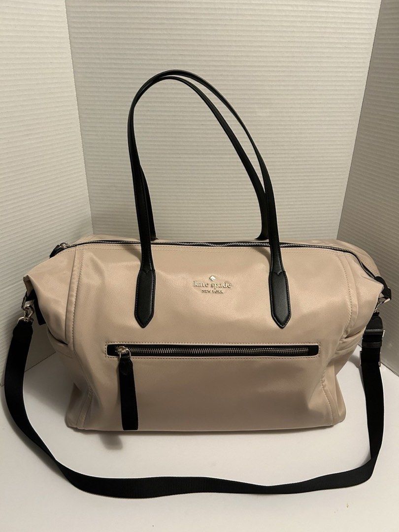 Kate spade weekender bag (Category: Luxury Bags & Wallets) located in Calamba. Submitted by biyanggg (Listing ID 1465221549, Image 1). Description: Plus sf.