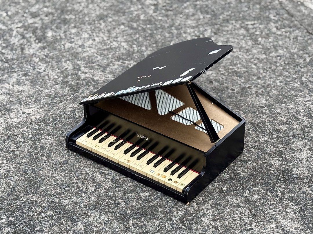 KAWAI Mini Grand Piano (Category: Vintage Collectibles) located in Bulacan. Submitted by rock_off.thriftshop.ph (Listing ID 1465257697, Image 2). Description: .