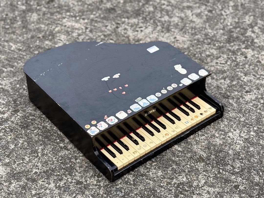 KAWAI Mini Grand Piano (Category: Vintage Collectibles) located in Bulacan. Submitted by rock_off.thriftshop.ph (Listing ID 1465257697, Image 3). Description: .